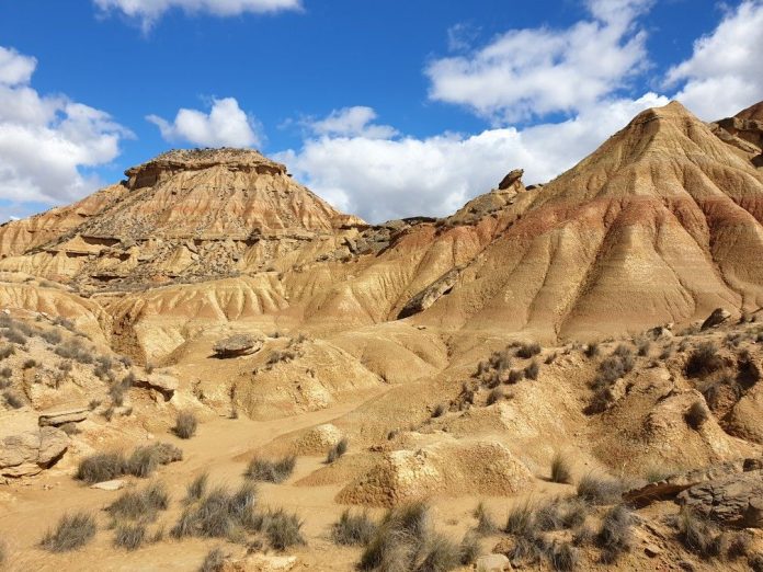 Bardenas Reales de Navarra: El Paisaje Lunar en la Tierra que te Sorprenderá