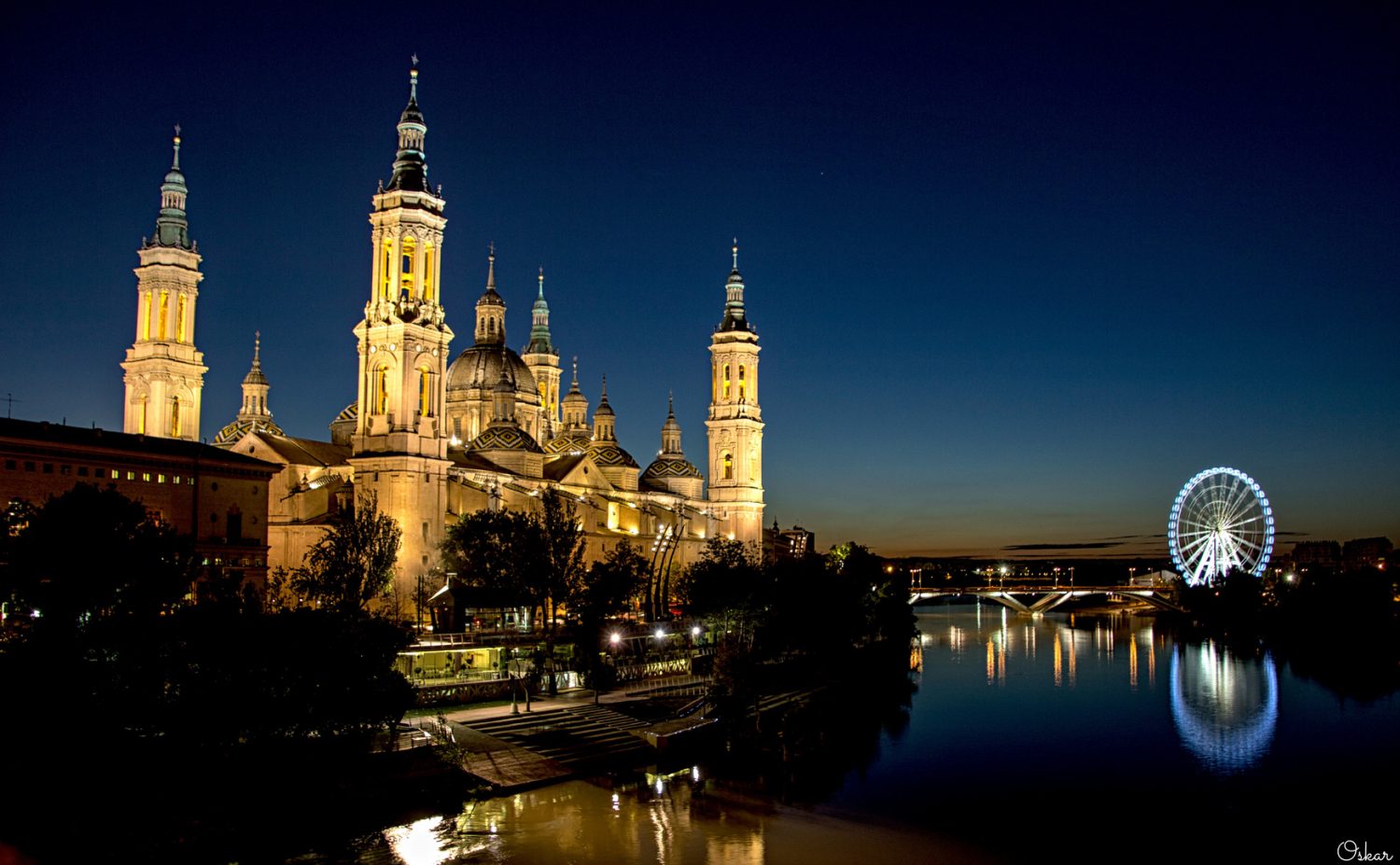 Basílica del Pilar: Más que fe y arte, ¡Una aventura multitudinaria que debes vivir! 3 Moncloa CELEBRANDO LA VIDA EN EL PILAR