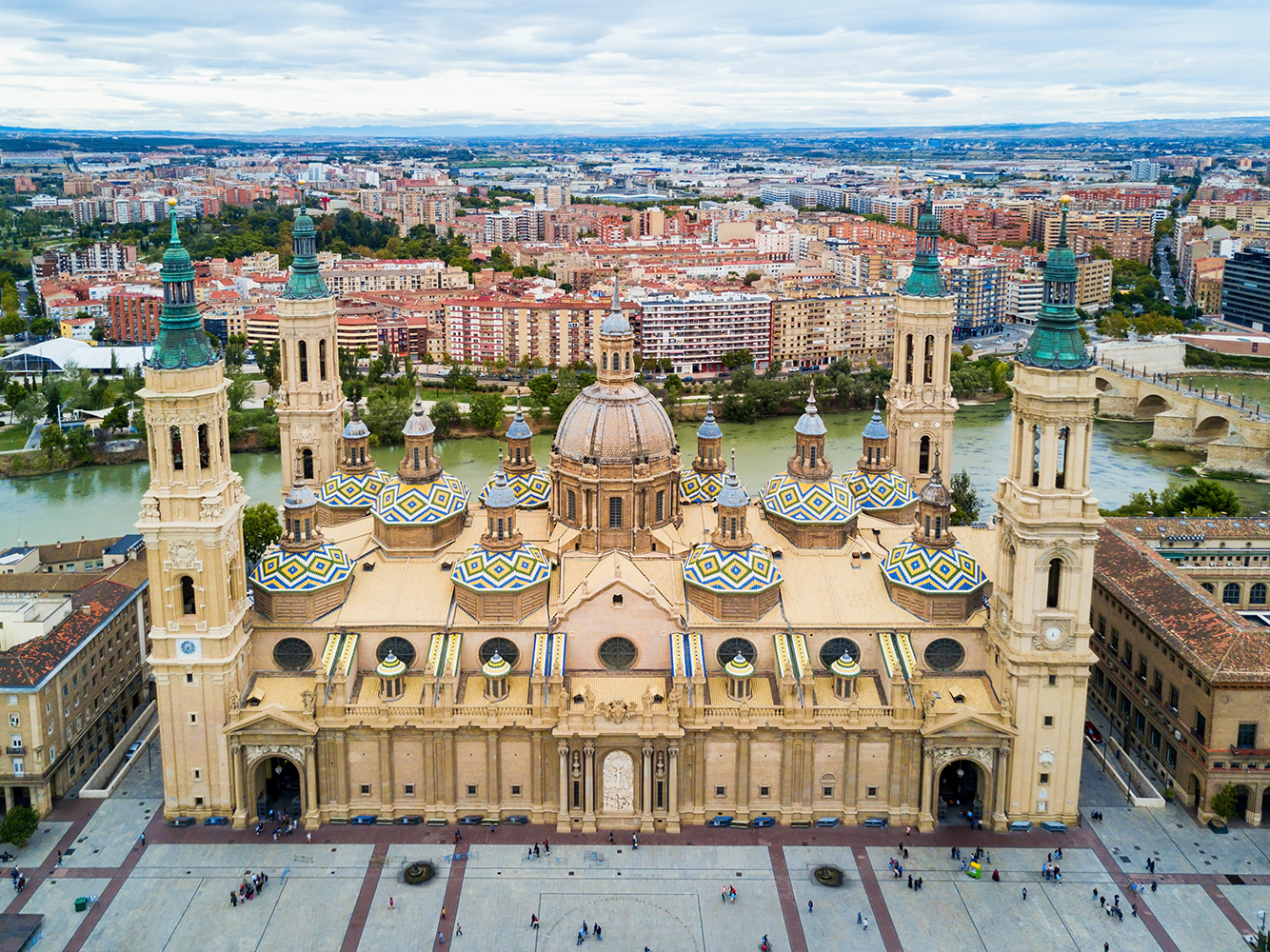 Basílica del Pilar: Más que fe y arte, ¡Una aventura multitudinaria que debes vivir! 2 Moncloa EXPERIENCIAS QUE MARCAN