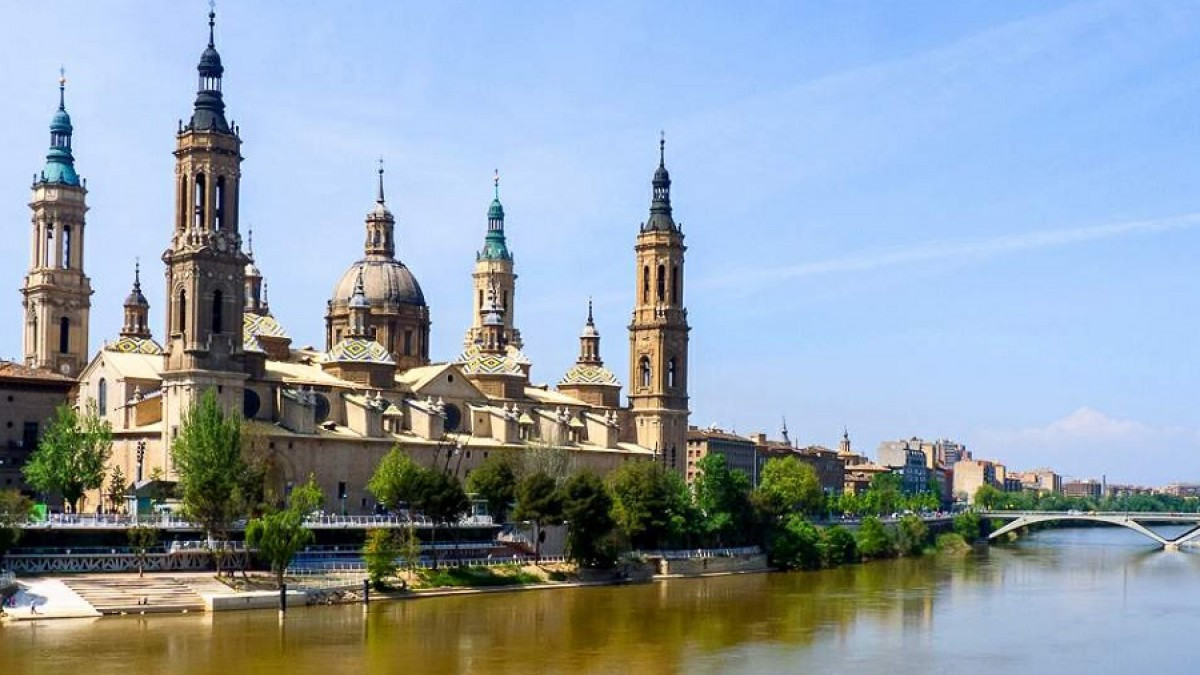 Basílica del Pilar: Más que fe y arte, ¡Una aventura multitudinaria que debes vivir! 1 Moncloa UN TEMPLO, MILES DE HISTORIAS