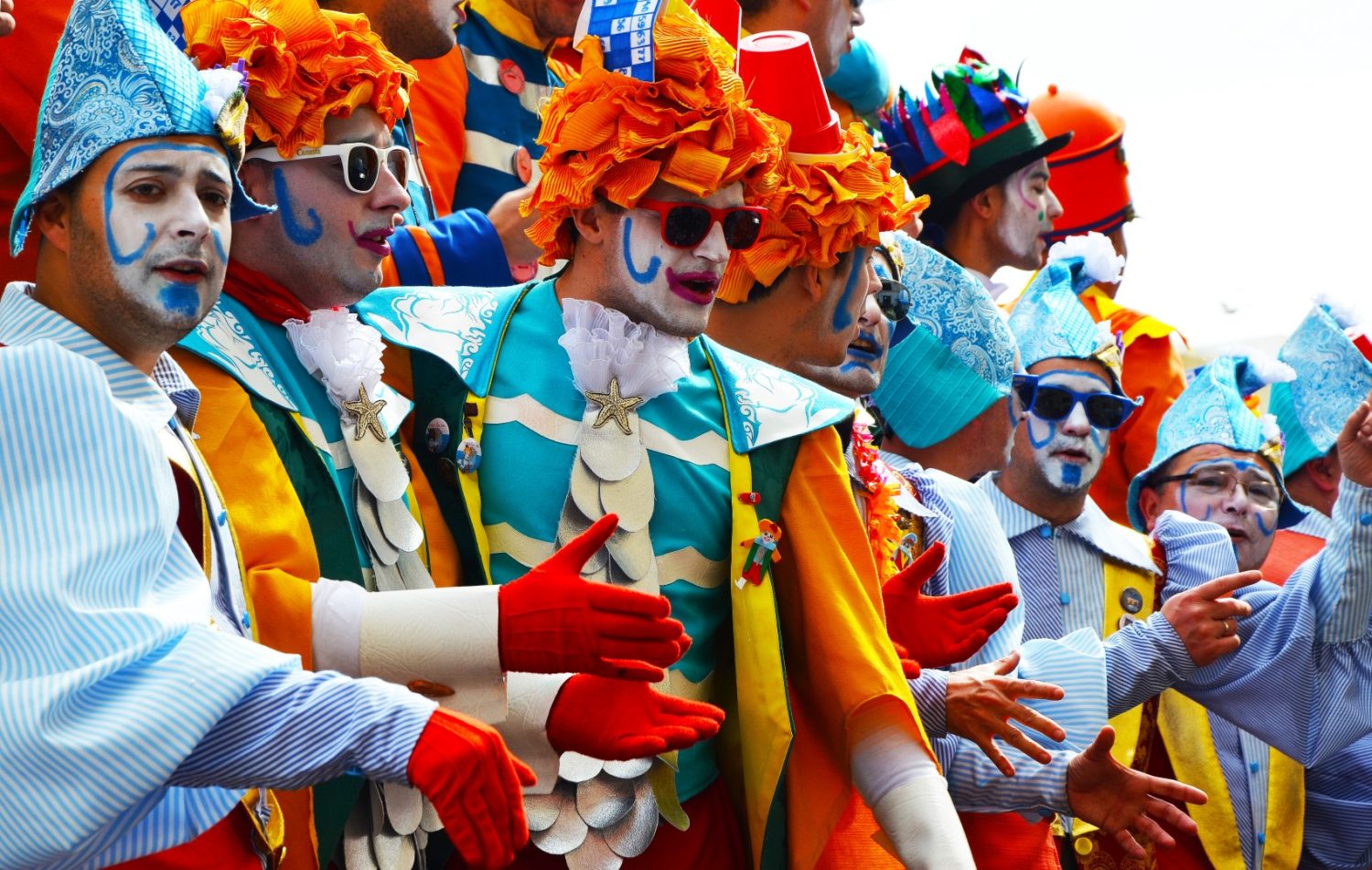 LA MAGIA DE LAS FIESTAS Y TRADICIONES