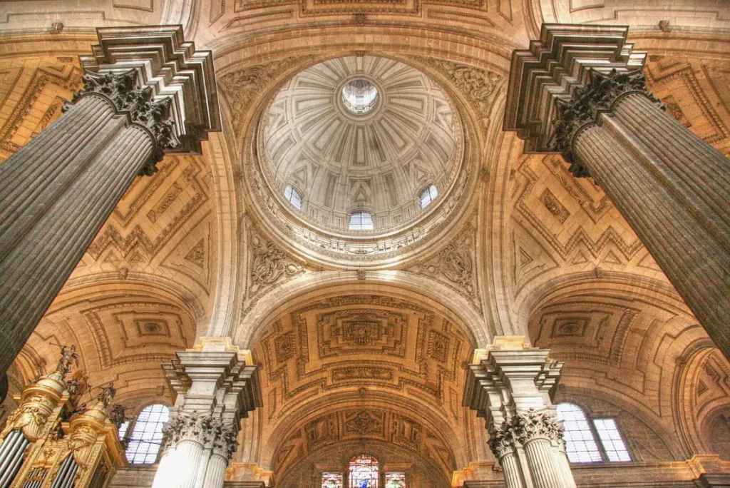 Catedral de Jaén: El tesoro renacentista y su misteriosa belleza 1 Moncloa CATEDRAL DE JAÉN: ARQUITECTURA E HISTORIA