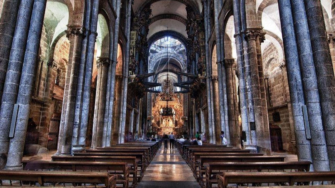 Catedral de Santiago: Revelando los secretos ocultos y leyendas del camino milenario 3 Moncloa UN CENTRO DE DEVOCIÓN
