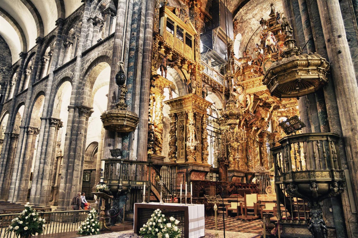 Catedral de Santiago: Revelando los secretos ocultos y leyendas del camino milenario 1 Moncloa CATEDRAL DE SANTIAGO: DESCIFRANDO LOS SÍMBOLOS
