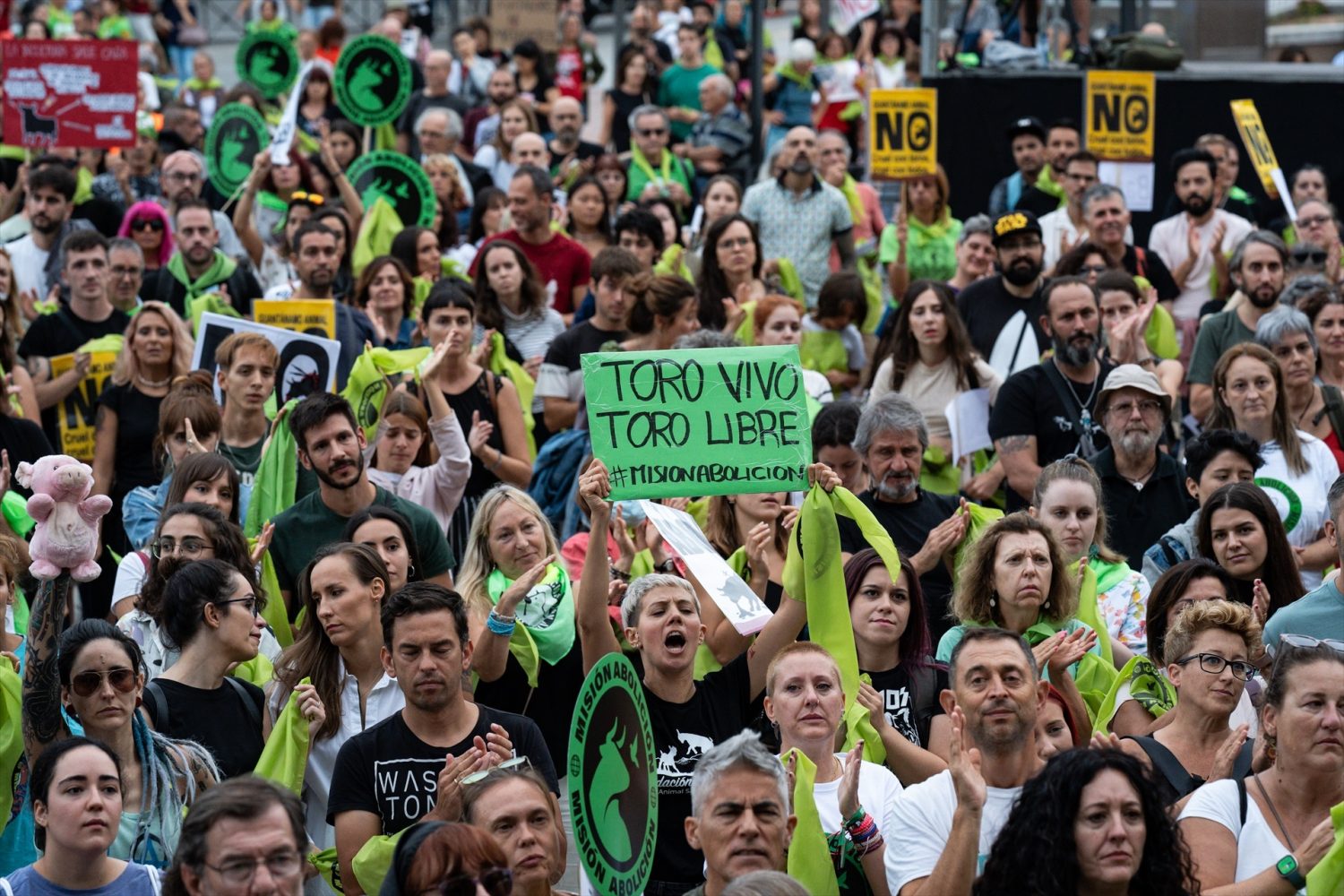 PACMA arremete contra el radiomarcaje de osos en CyL tras publicarse un artículo que muestra la «brutalidad» del proceso