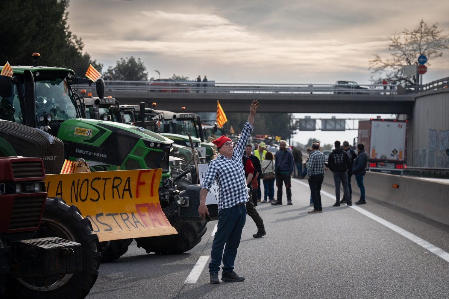 Los tractores bloquean España en busca de soluciones para el campo
