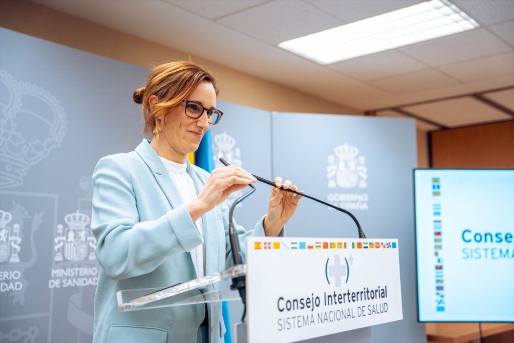 Mónica García saca su lado más político con Feijóo y Puigdemont | Foto: Europa Press