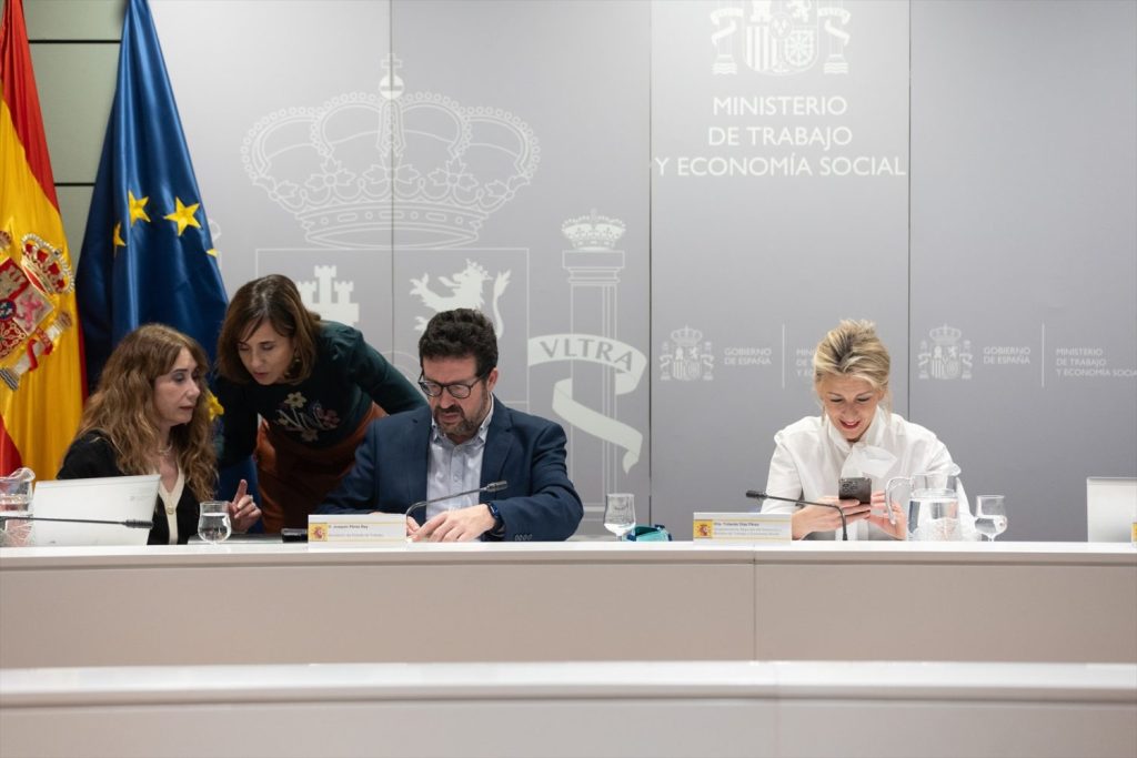 Trabajo reconoce sus retrasos a la hora de implantar la ley trans en empresas | Foto: Europa Press