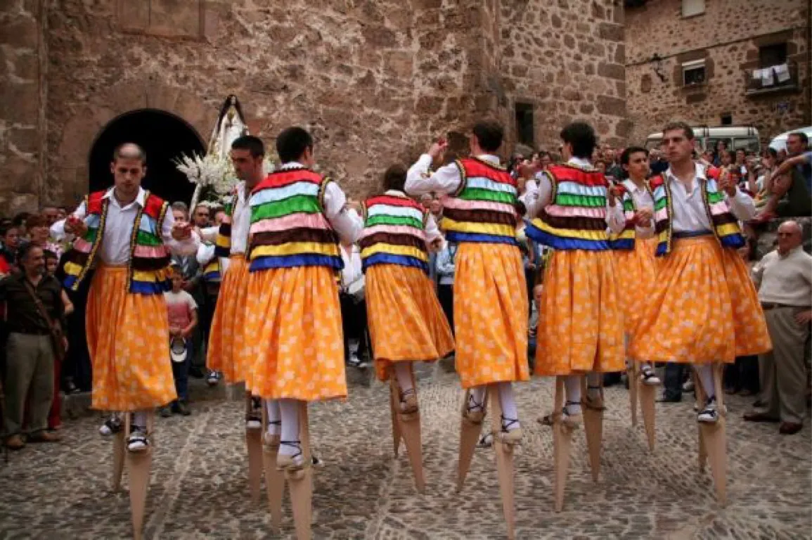 Explora el encanto secreto: 10 curiosidades de La Rioja que te sorprenderán y desconocías hasta hoy 4 Moncloa LA RIOJA: FIESTAS DE COLOR Y SABOR
