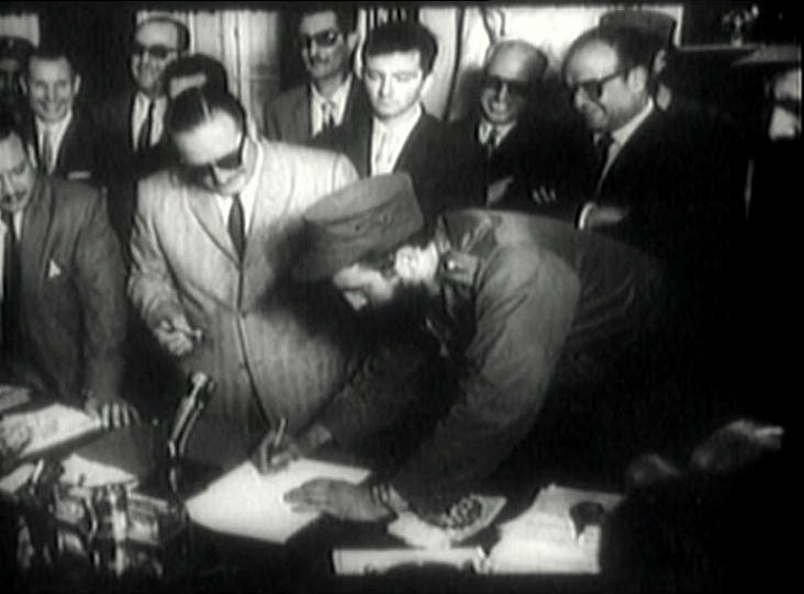 Fidel Castro firma como Primer Ministro 1959 Moncloa