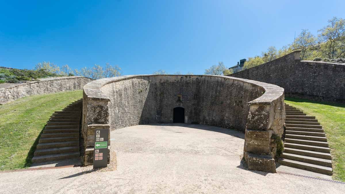 Descubre el encanto oculto: 10 anécdotas fascinantes de Pamplona que te sorprenderán 1 Moncloa LOS ORÍGENES LEGENDARIOS DE PAMPLONA