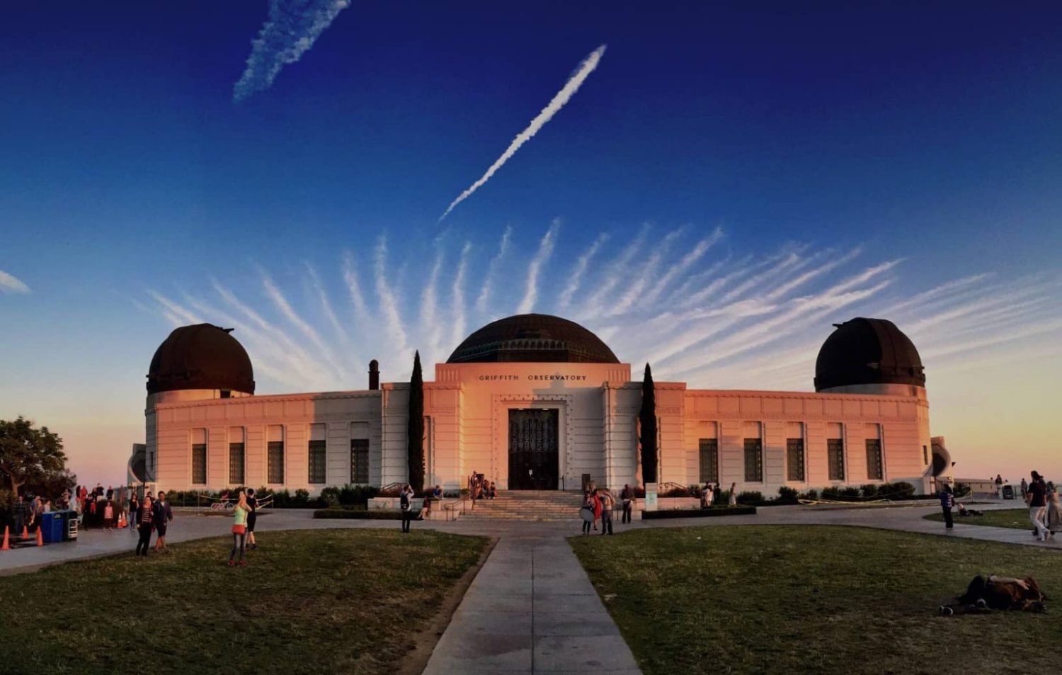 Desvelamos los misterios angelinos: 10 curiosidades fascinantes de Los Ángeles que te cautivarán, ¡descúbrelas ahora mismo! 3 Moncloa EL MISTERIO DEL OBSERVATORIO GRIFFITH