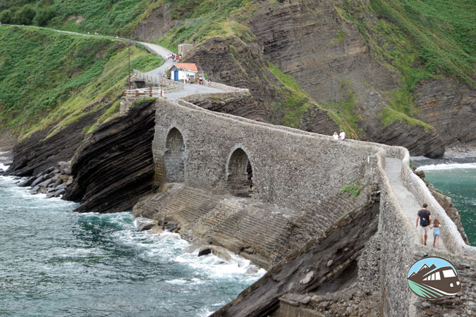 San Juan de Gaztelugatxe: Explora diez curiosidades que intensificará tu experiencia al máximo 3 Moncloa LEYENDAS QUE SUSURRAN LOS VIENTOS