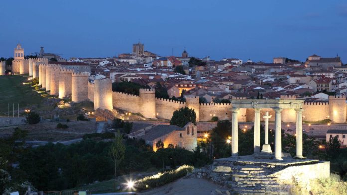 Guardaespaldas de la costa: los secretos de la Muralla de Ávila