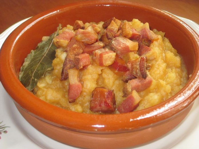 Patatas revolconas: ¡Panceta, pimentón y facilidad en cada bocado irresistible!