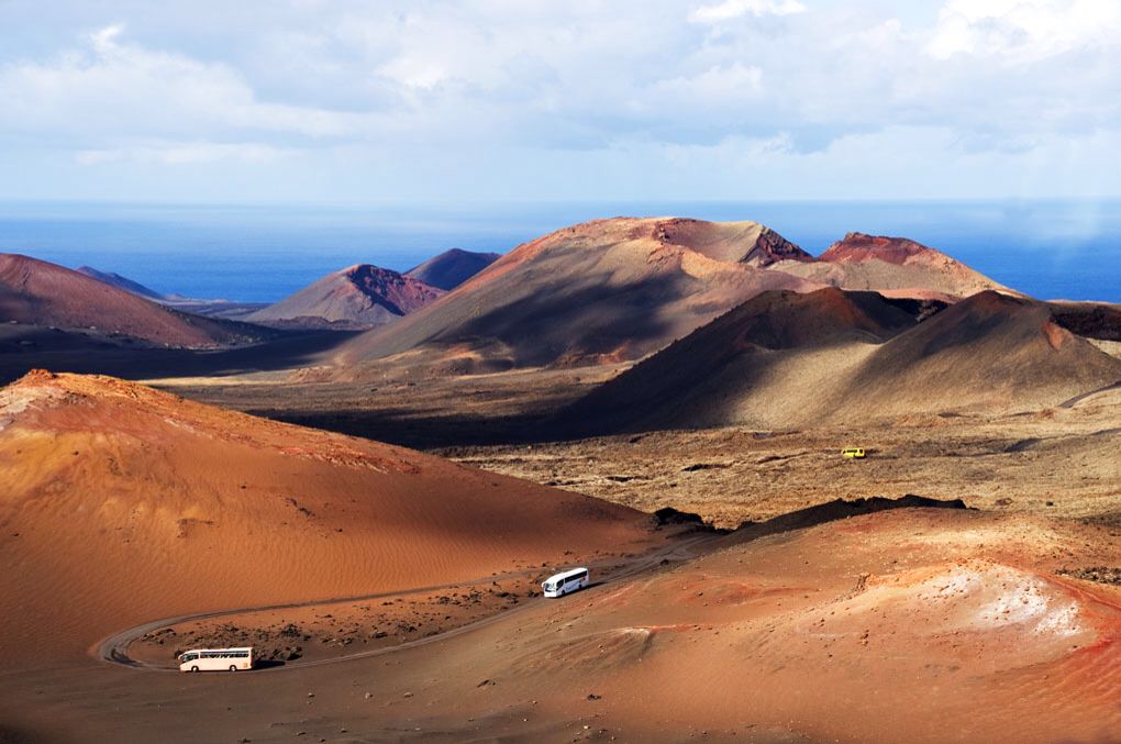 El refugio de los dioses: El misterio del Parque Nacional de Timanfaya en Lanzarote 3 Moncloa EN BUSCA DE RESPUESTAS