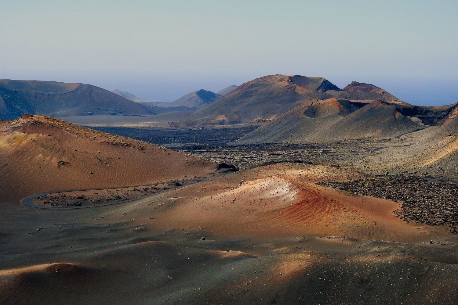 El refugio de los dioses: El misterio del Parque Nacional de Timanfaya en Lanzarote 1 Moncloa PARQUE NACIONAL DE TIMANFAYA: EL LEGADO DE LA ERUPCIÓN