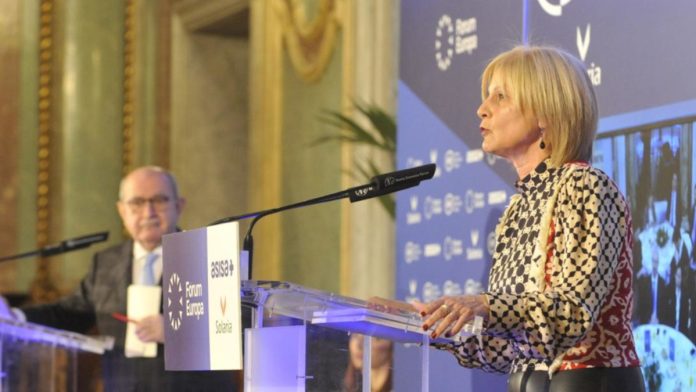 La presidenta de la FEMP defendió en el desayuno de Nueva Economía Fórum que los ayuntamientos son la administración con menos deuda./New Economic Forum