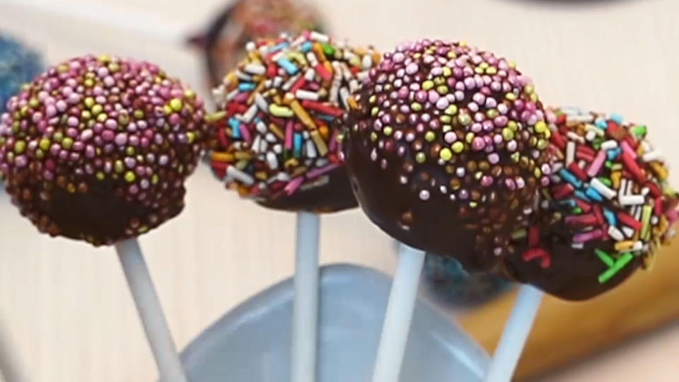 Sorprende en San Valentín con estas piruletas de manzana y chocolate: una receta fácil, rápida y deliciosa 2 Moncloa SAN VALENTÍN: UNA DELICIA VERSÁTIL Y SALUDABLE