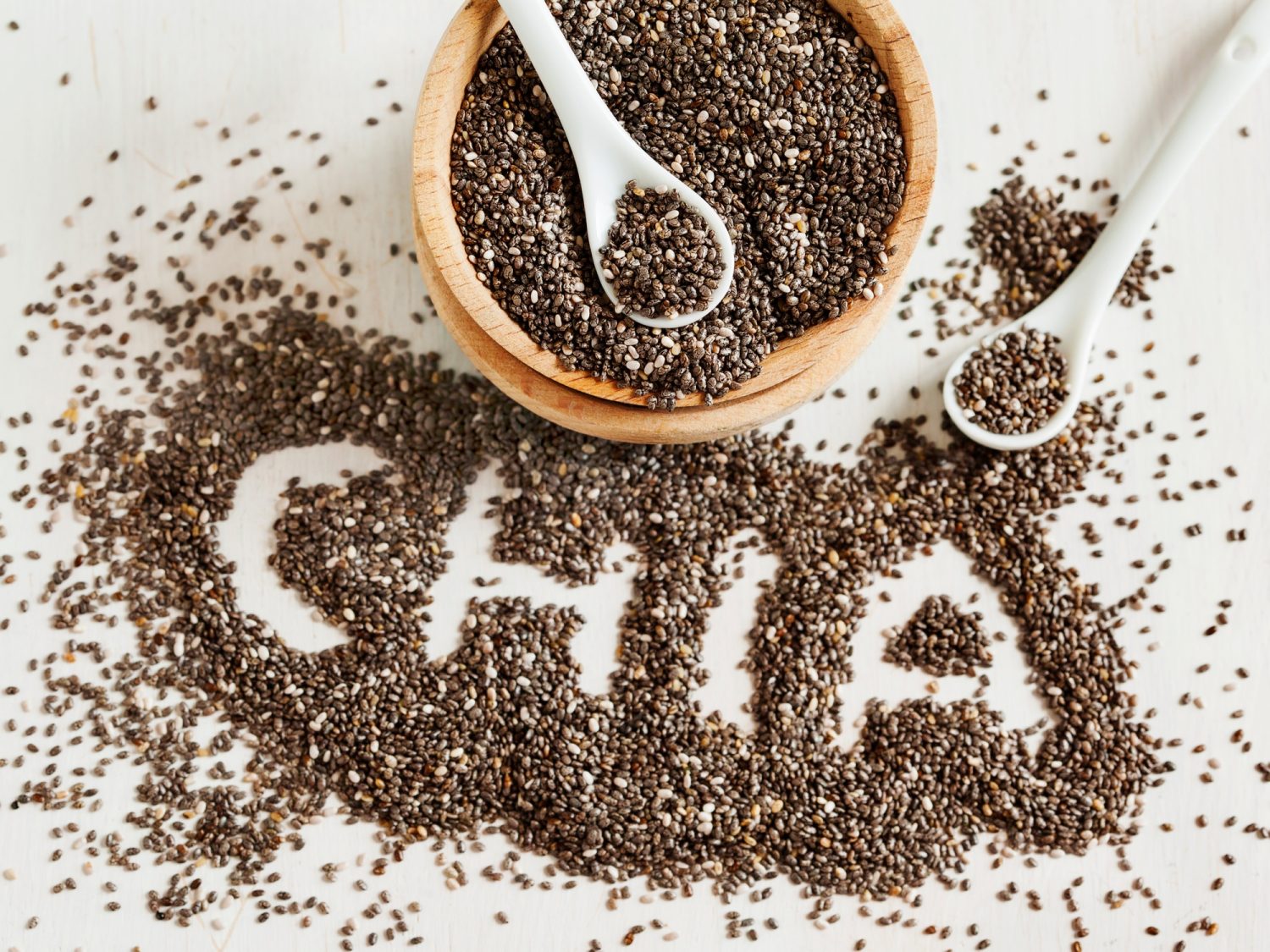 ¡Atención mayores de 60! Descubre los 7 superalimentos para transformar tu dieta 4 Moncloa SEMILLAS DE CHÍA: UNA BOMBA DE NUTRIENTES EN PEQUEÑOS PAQUETES