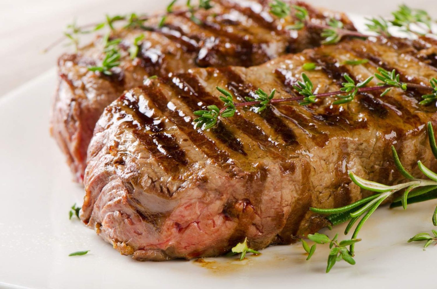 Solomillo de cerdo al horno con chimichurri: Una receta fácil, económica y deliciosa 3 Moncloa UNA EXPERIENCIA GASTRONÓMICA INOLVIDABLE