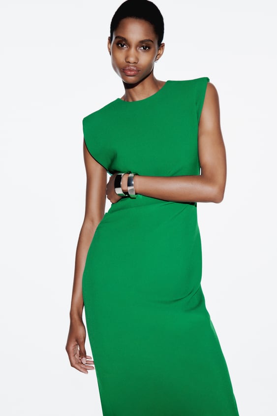 Renueva tu primavera con los 7 vestidos irresistibles de Zara 6 Moncloa Vestidi midi cintura entallada Moncloa