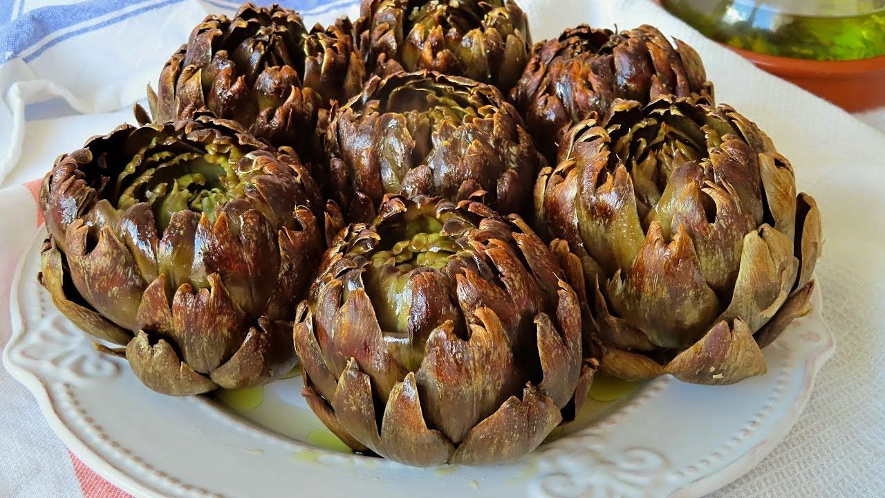 Secreto infalible: logra alcachofas tiernas y deliciosas con esta receta fácil 1 Moncloa EMPEZANDO POR LO BÁSICO: PREPARACIÓN Y LIMPIEZA