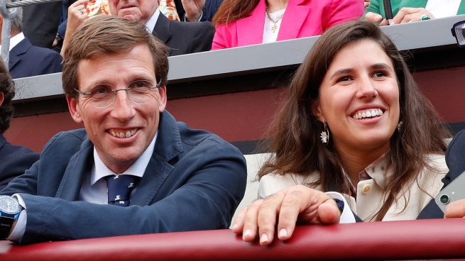 Teresa Urquijo: Así es la vida de la Primera Dama madrileña emparentada con los Borbones 2 Moncloa Almeida y Teresa Urquijo en Las Ventas/ EP
