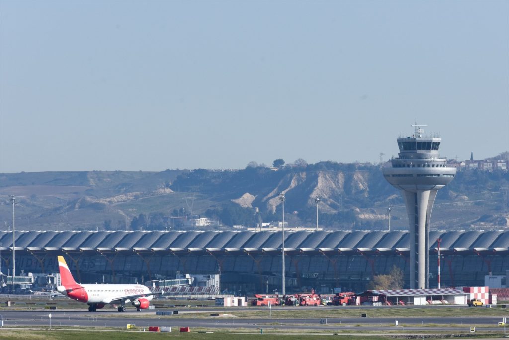 La ampliación del Aeropuerto de Barajas va en contra del acuerdo de coalición que incluye la eliminación de los vuelos cortos