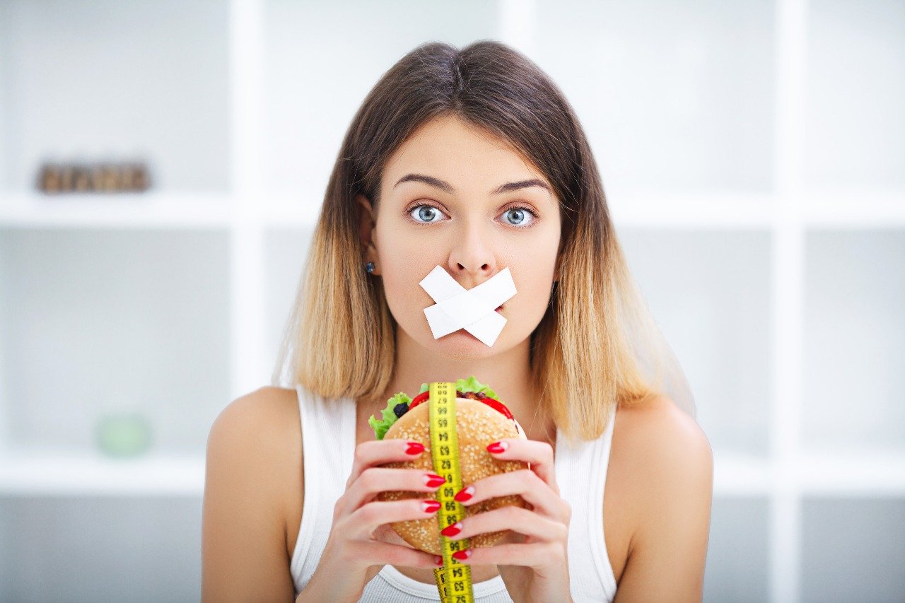 Explora el ayuno intermitente: Beneficios, verdades y guía para el éxito 3 Moncloa AYUNO INTERMITENTE Y SALUD MENTAL