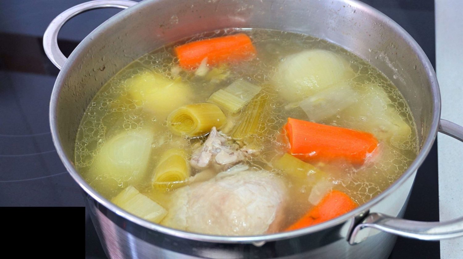 Recupérate tras disfrutar de vino: 5 remedios caseros infalibles para aliviar 2 Moncloa ALIMENTOS QUE AYUDAN A RECUPERARTE: TRUCOS PARA UNA BUENA DIGESTIÓN Y DESCANSO