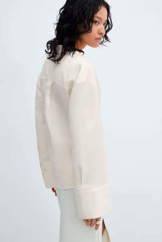 Esta primavera 2024, Mango propone un estilo cautivador con camisas cruzadas: ¡Elegancia sin botones evidentes! 2 Moncloa camisa lino Moncloa