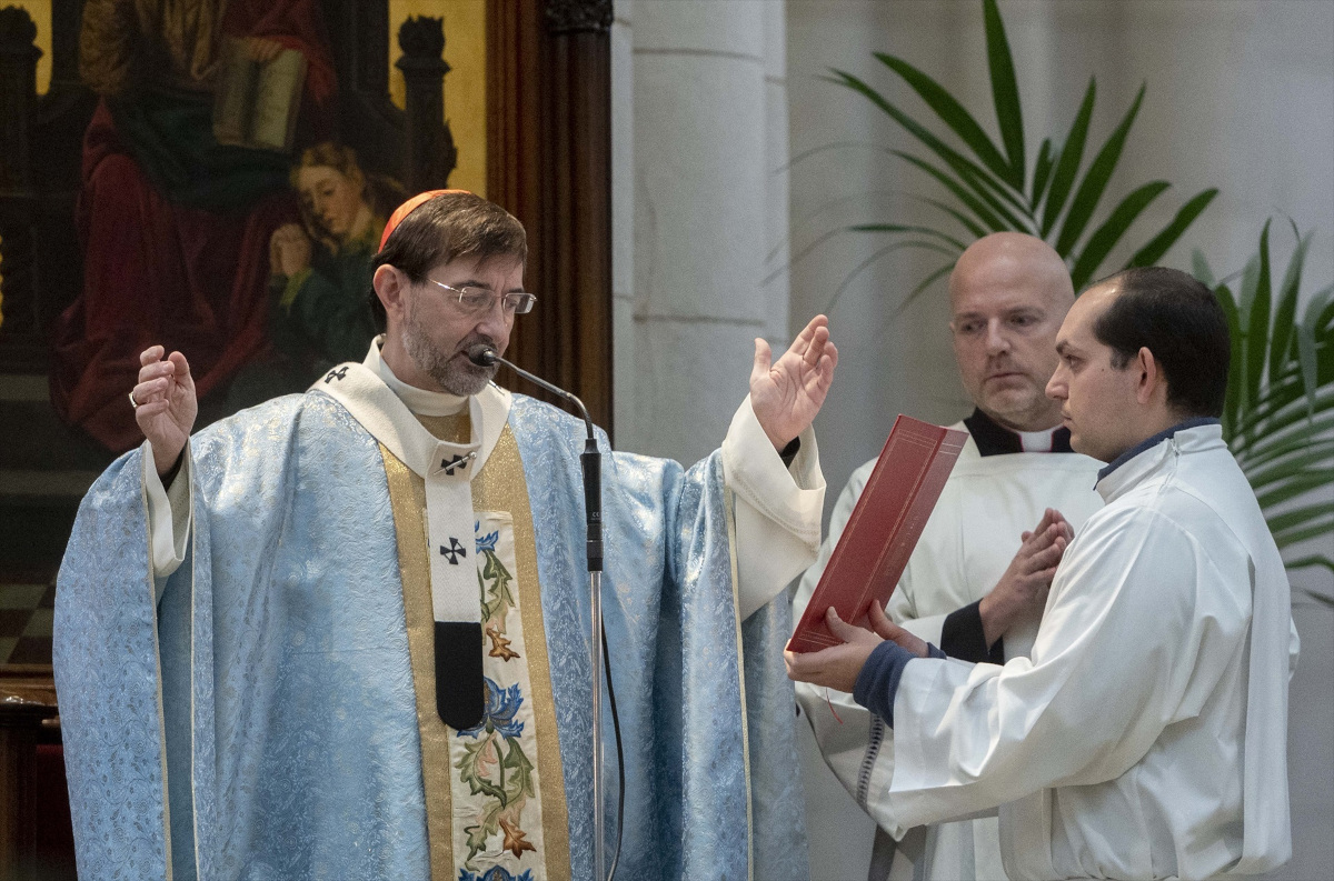El Cardenal Arzobispo de Madrid, José Cobo Cano, oficia la eucaristía de la Inmaculada Concepción en la Catedral de la Almudena.