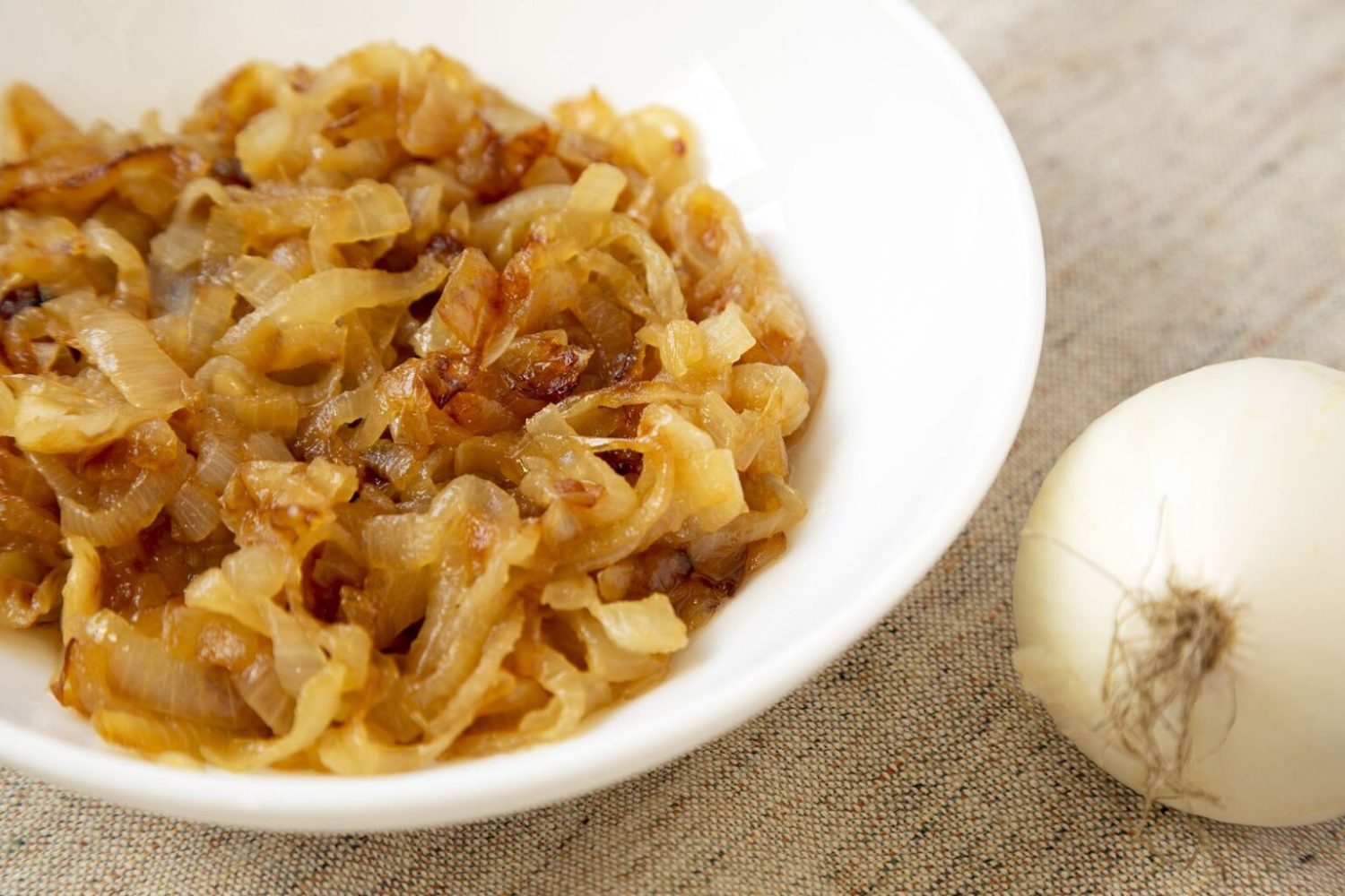Domina el arte de la cebolla caramelizada con esta receta fácil y deliciosa 2 Moncloa EL TOQUE FINAL: TIEMPO Y USOS CULINARIOS