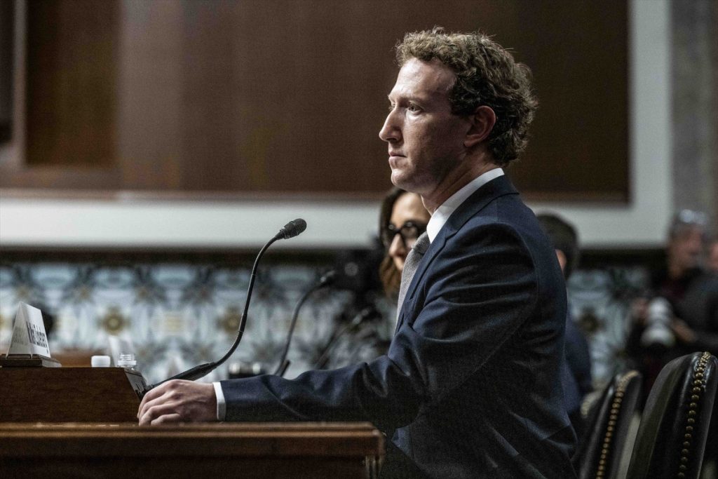 Mark Zuckerberg pidió disculpas a las familias de las víctimas de sus redes sociales, aunque también defendió las inversiones que hace Meta para proteger a usuarios.
