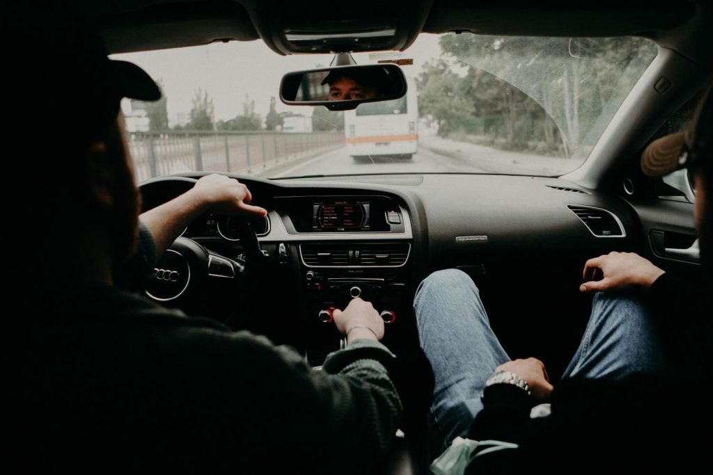 La DGT insiste sobre lo que es obligatorio llevar en el coche 4 Moncloa comportamientos castigados dgt