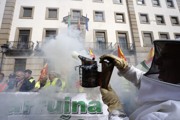 JUPOL ha criticado a que ASAJA amenace con soltar las abejas en las protestas.