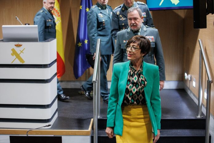 La ex directora de la Guardia Civil prometió que antes de acabar 2023 cada guardia civil que lo necesita para su misión tendría su chaleco antibalas, pero todavía no han llegado el total de los 58.000 prometidos.