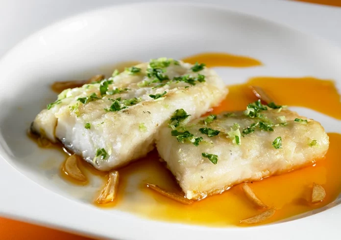 Bacalao a la Llauna: Un festín de sabores mediterráneos