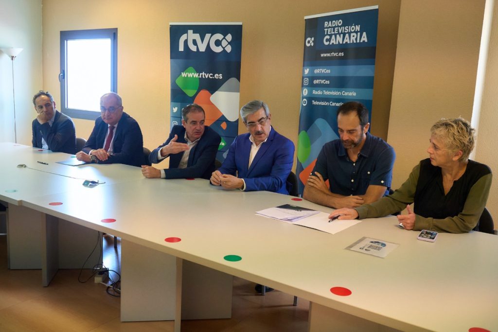 Gobierno canario y Televisión canaria firman un acuerdo para regular las condiciones laborales y salariales de los trabajadores, en mayo de 2023.