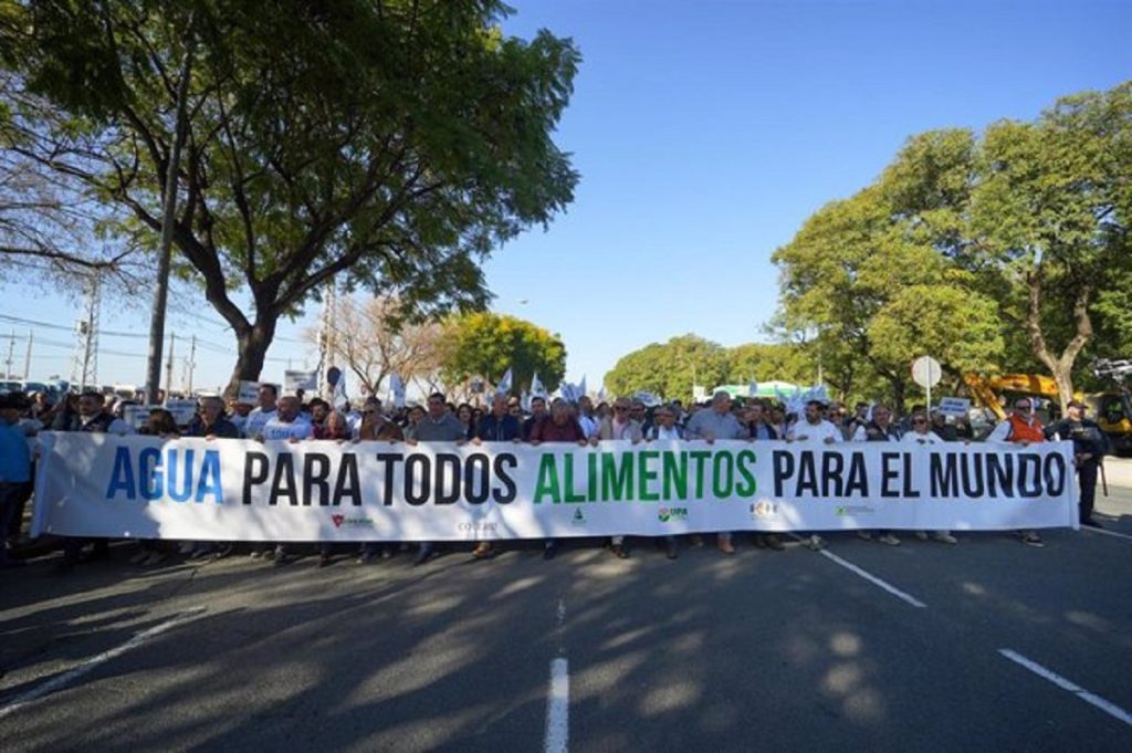 Los agricultores se levantan en Europa ante las restricciones de Bruselas 3 Moncloa Los agricultores también reclaman soluciones al problema de la sequía