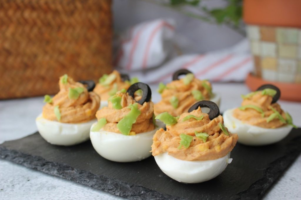 huevos rellenos de atun y mayonesa Moncloa