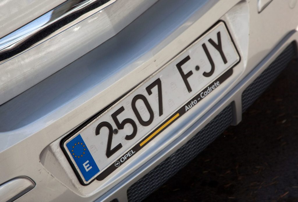 La DGT prepara una renovación en las matrículas: ¡Que no te sorprenda! 2 Moncloa matricula coche vehiculo numero Moncloa