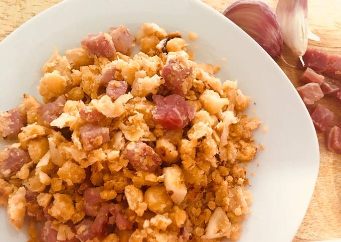 Migas con jamón y champiñones: sencillez y rapidez en cada bocado 2 Moncloa migas falsas de garbanzo con jamon foto principal Moncloa
