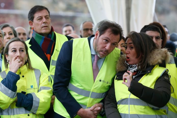 Óscar Puente ha insultado a la consejera de Transporte de Castilla y León.