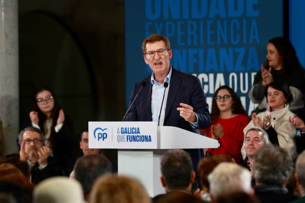 Feijóo pone contra las cuerdas su liderazgo por la negociación con Junts