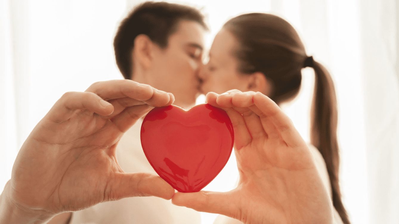 10 propuestas de la IA para San Valentín: ¡Esto es lo que recomienda hacer! 1 Moncloa PROPUESTAS INNOVADORAS: DE CENAS VIRTUALES A EXPERIENCIAS INMERSIVAS