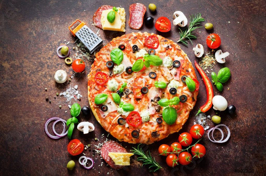 El día de la pizza: una celebración global de un placer sin igual 3 Moncloa pizza con diversos ingredientes Moncloa
