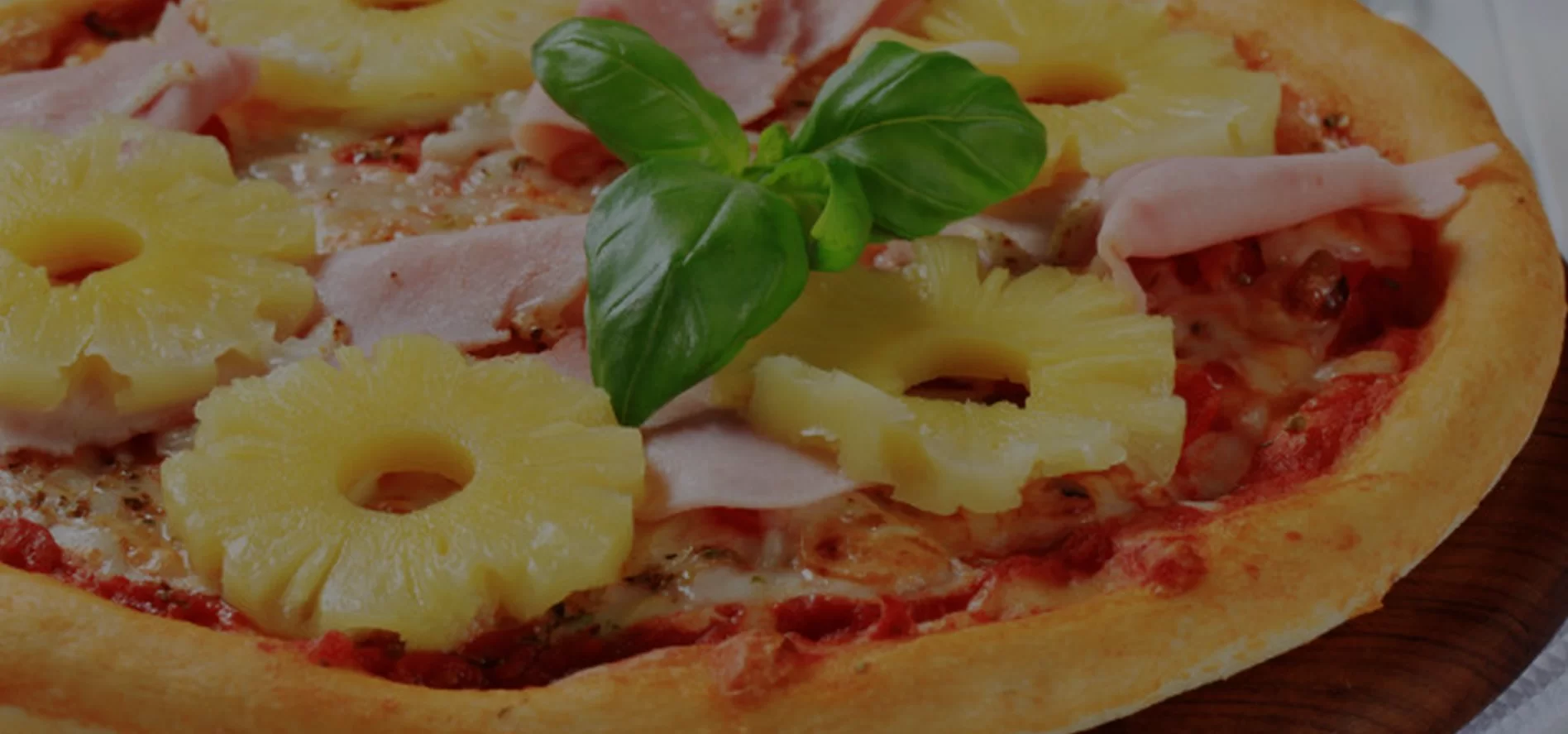 Misterios de la pizza hawaiana: 8 curiosidades sobre su creación