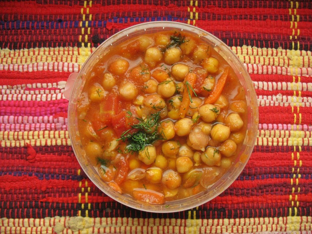 Huevos con garbanzos y verduras: salud, simplicidad y economía en tu cocina 2 Moncloa guiso garbanzos